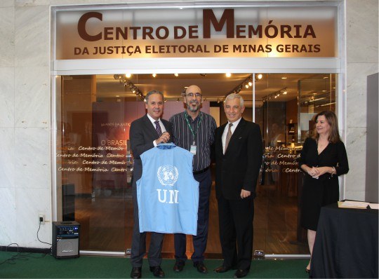 Desembargador Maurício Soares, servidor Flávio Caixeta e desembargador Octavio Boccalini