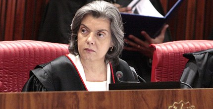 Ministra Carmen Lúcia preside sessão do TSE