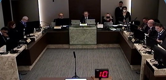 Juiz suspende sessão da Câmara que analisaria cassação do prefeito de  Cândido Mendes