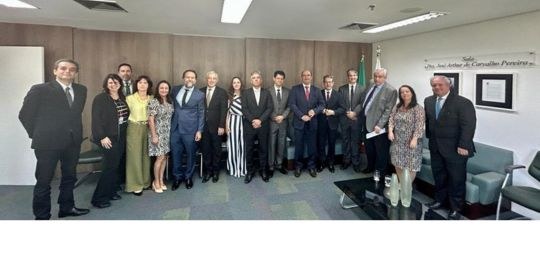 Foto da reunião dos juízes eleitorais de BH com o presidente